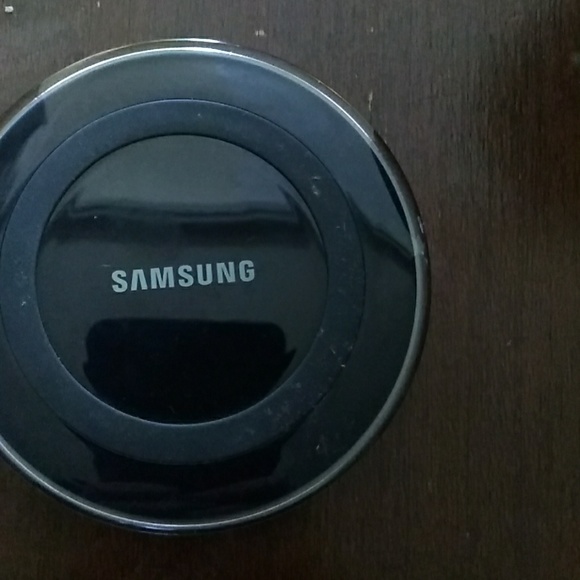 Samsung Wireless Charger - Picture 1 of 3